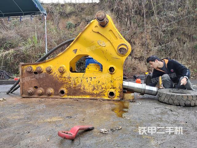 整机右侧（设备外观及核心部件）