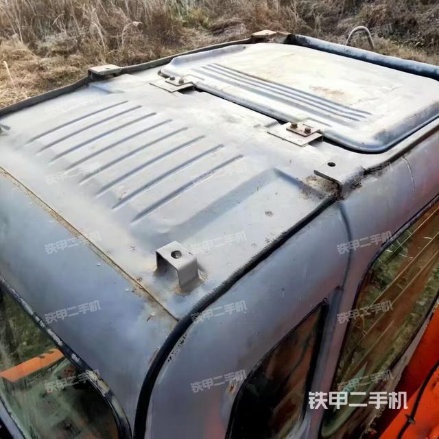 驾驶室顶部（整机外观）