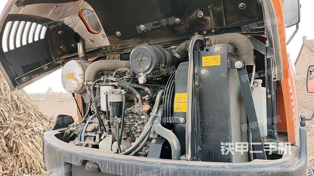 回转马达和主控阀（整机外观）