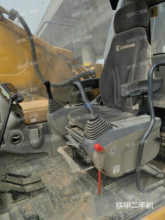 驾驶室整体（整机外观）