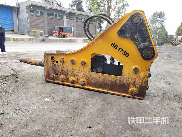 整机左侧（设备外观及核心部件）