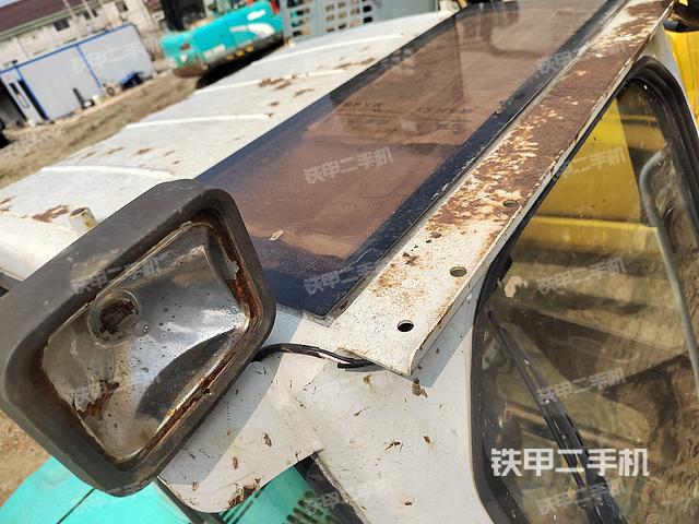 驾驶室顶部（整机外观）