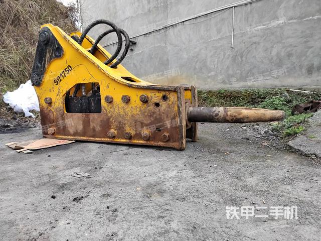 整机右后45°（设备外观及核心部件）