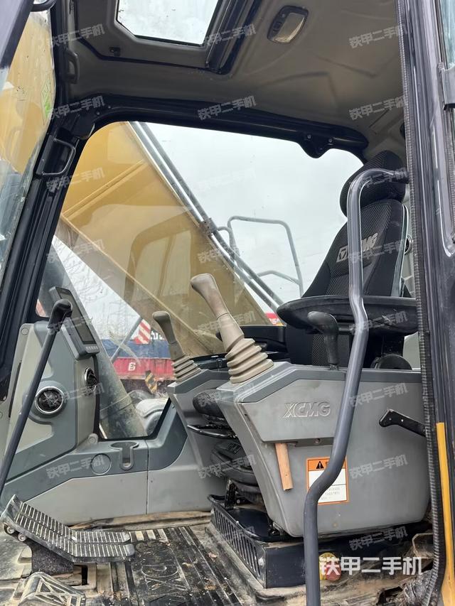 驾驶室整体（整机外观）