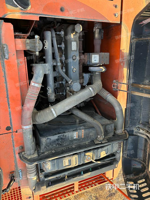 驾驶室顶部（整机外观）