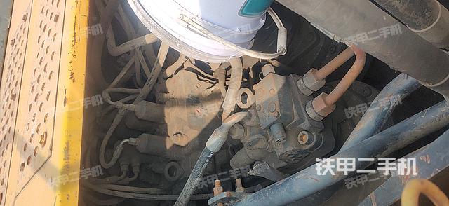 回转马达和主控阀（整机外观）