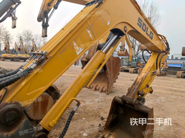 大臂整體?右側(cè)(工作和回轉(zhuǎn)裝置) 大臂整體?右側(cè)(工作和回轉(zhuǎn)裝置)