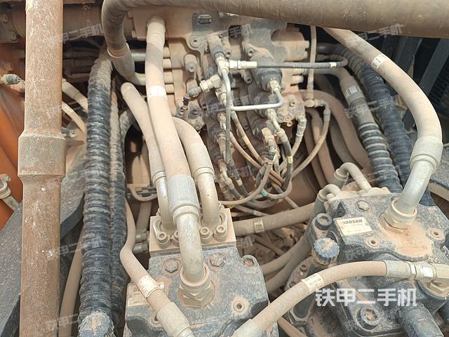 回转马达和主控阀（整机外观）