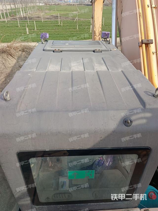 驾驶室顶部（整机外观）