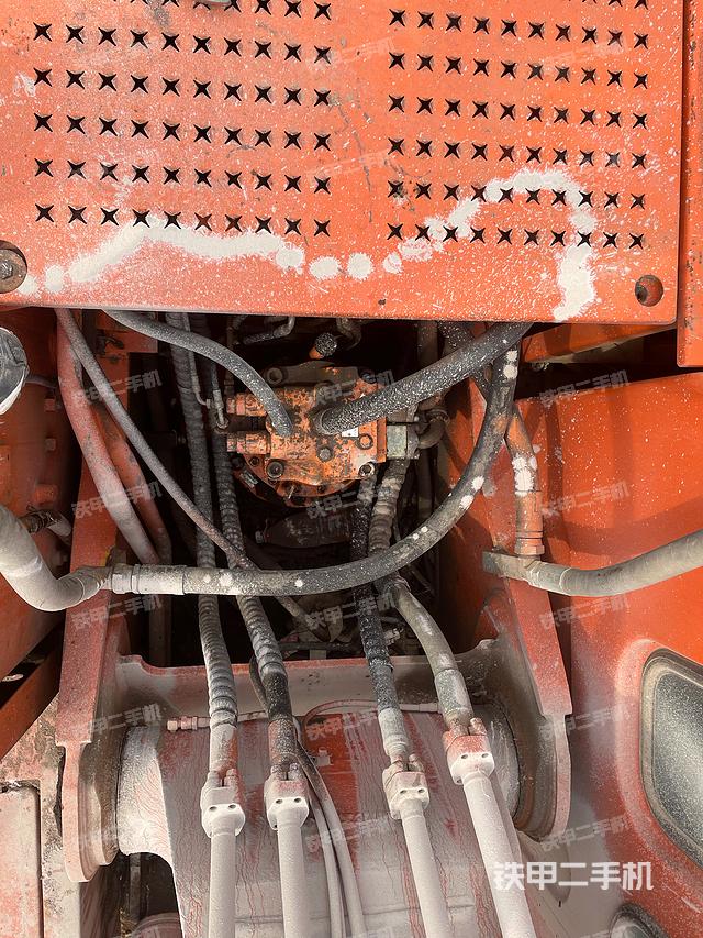 回转马达和主控阀（整机外观）