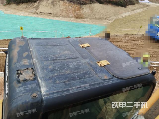 驾驶室顶部（整机外观）