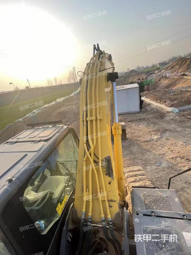 驾驶室顶部（整机外观）