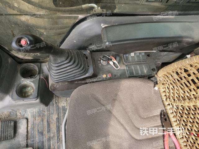 座椅右侧控制台/钥匙门/油门/含右手柄（驾驶室部分）