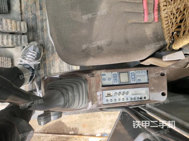 座椅左侧控制台/音响/含左手柄（驾驶室部分）