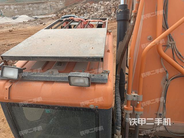 驾驶室顶部（整机外观）