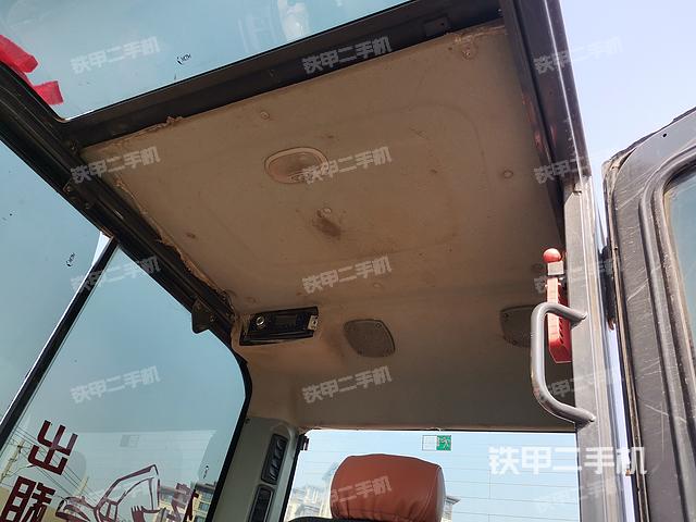 駕駛室頂部(整機外觀) 駕駛室頂部(整機外觀)