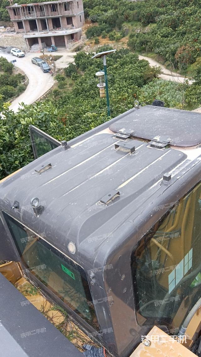 驾驶室顶部（整机外观）