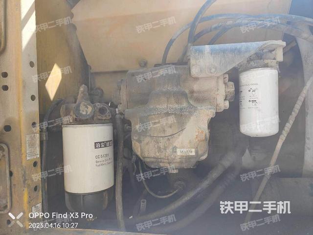 液压泵舱室正面整体（整机外观）