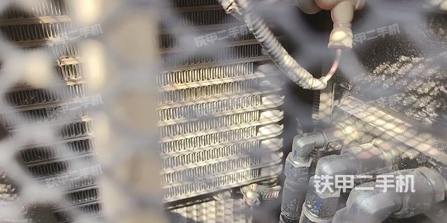 回转马达和主控阀（整机外观）