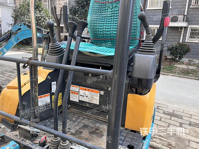 驾驶室整体（整机外观）