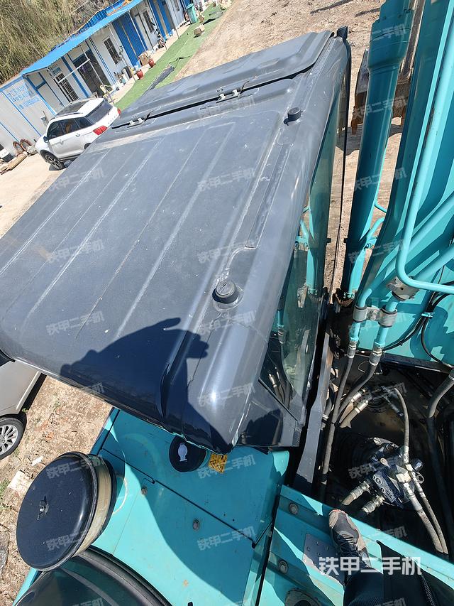 驾驶室顶部（整机外观）