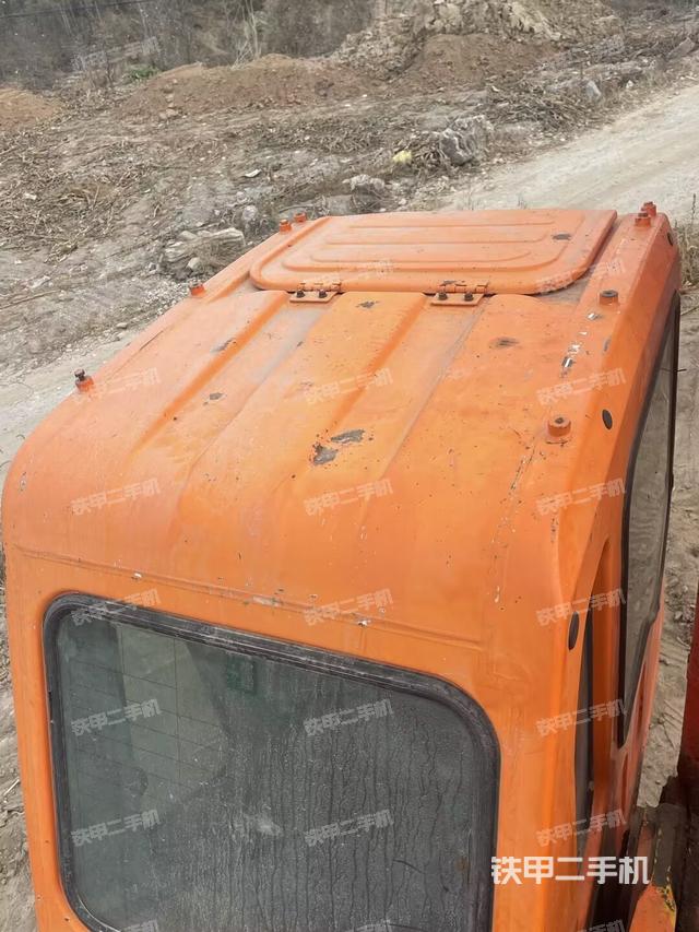 驾驶室顶部（整机外观）