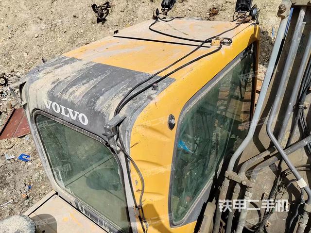 驾驶室顶部（整机外观）