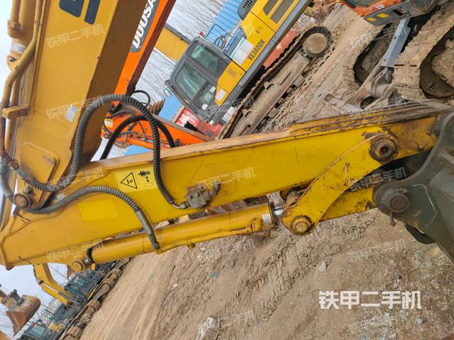 小臂整體右前(工作和回轉(zhuǎn)裝置) 小臂整體右前(工作和回轉(zhuǎn)裝置)