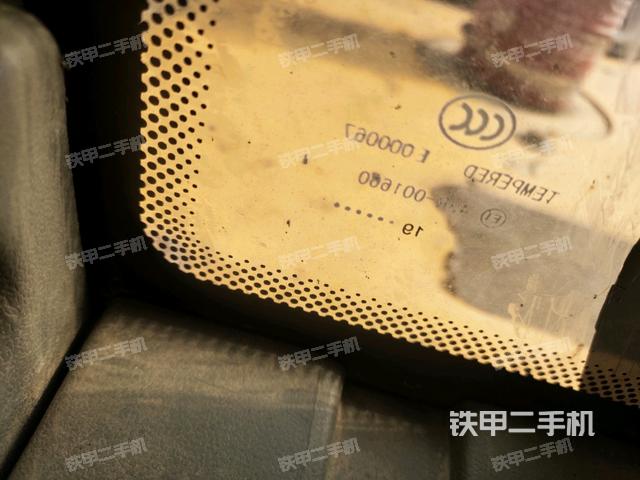 后窗玻璃角标（驾驶室部分）