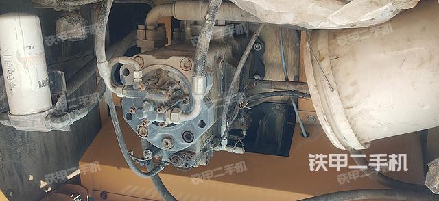 液压泵舱室正面整体（整机外观）