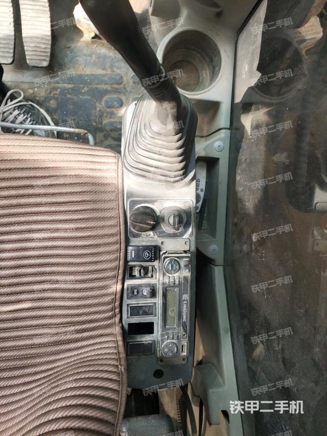 座椅右侧控制台/钥匙门/油门/含右手柄（驾驶室部分）