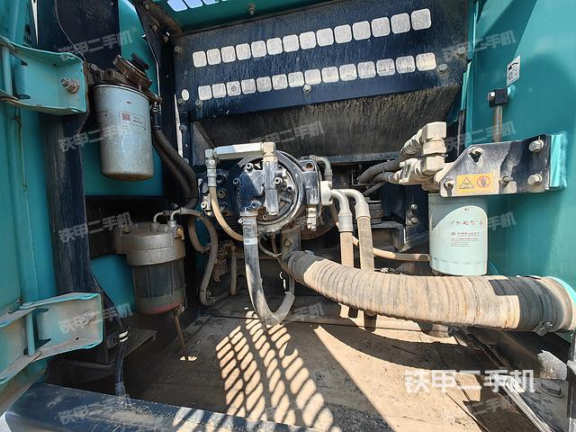 液压泵舱室正面整体（整机外观）