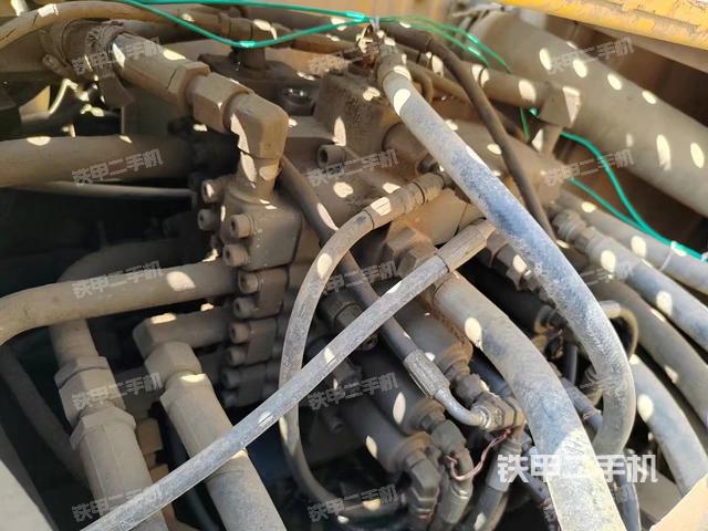 回转马达和主控阀（整机外观）