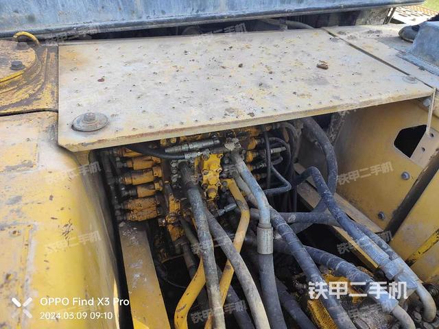 回转马达和主控阀（整机外观）