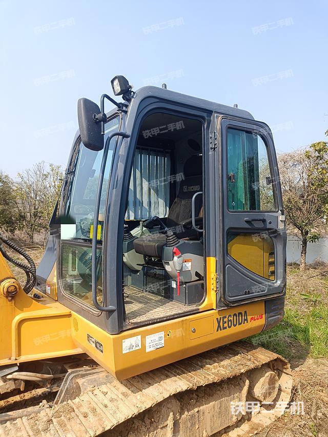 驾驶室整体（整机外观）