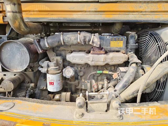 回转马达和主控阀（整机外观）