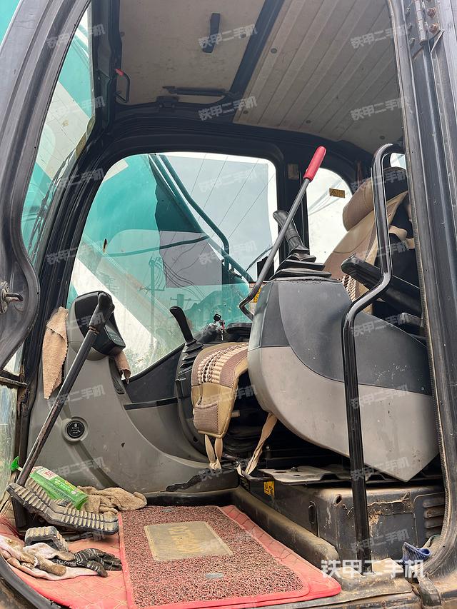 驾驶室整体（整机外观）