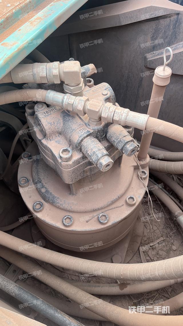 回转马达和主控阀（整机外观）