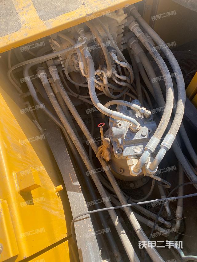 回转马达和主控阀（整机外观）