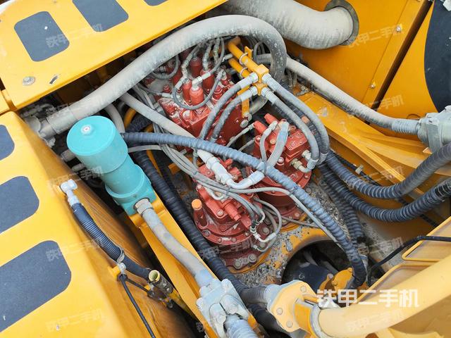 回转马达和主控阀（整机外观）