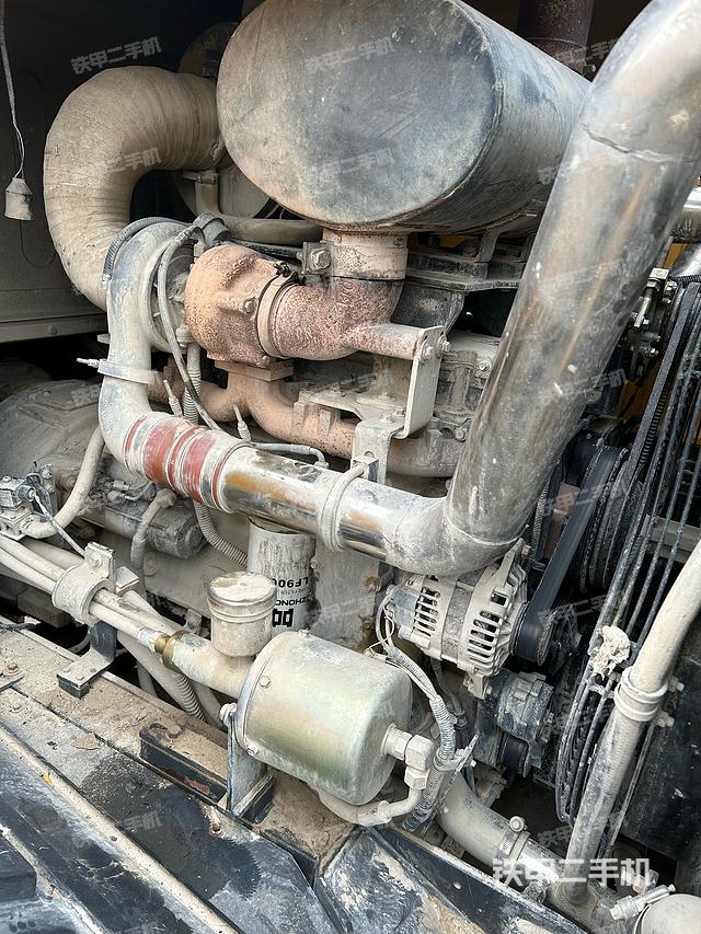 发动机左侧（整机外观及大件）