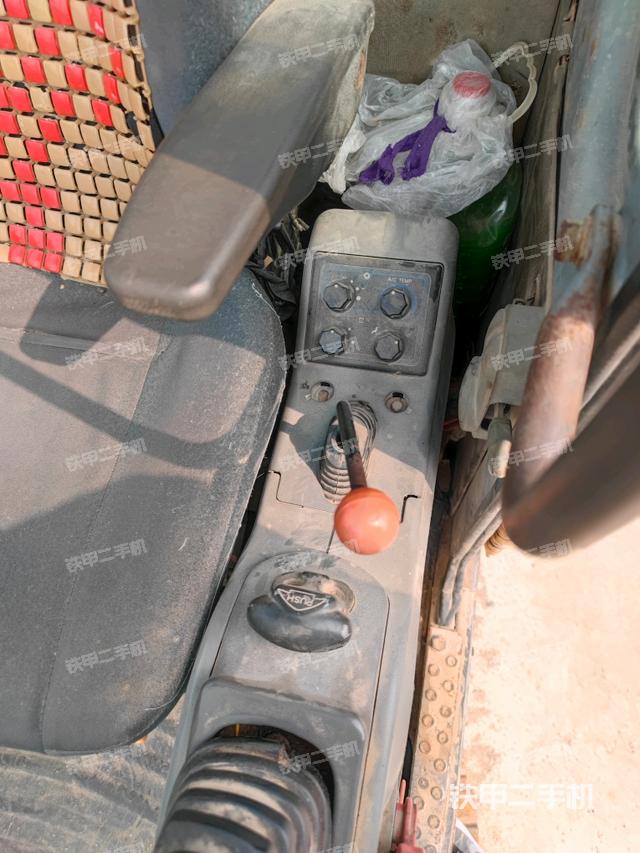 座椅左側(cè)控制臺/音響/含左手柄（駕駛室部分）