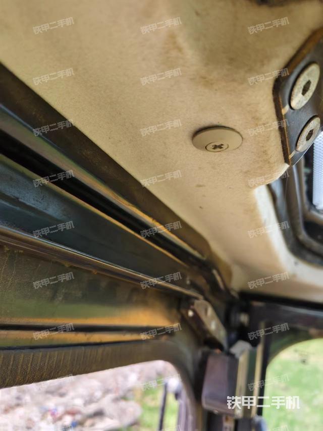 驾驶室顶部（整机外观）