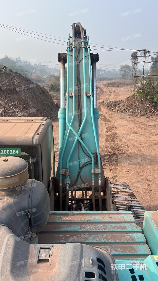 驾驶室顶部（整机外观）