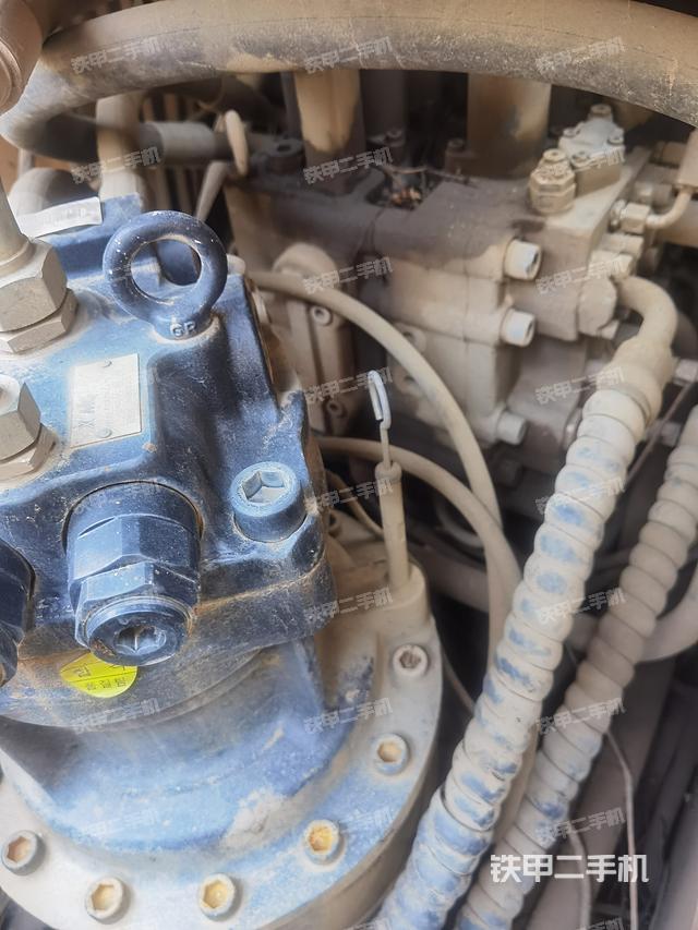 回转马达和主控阀（整机外观）