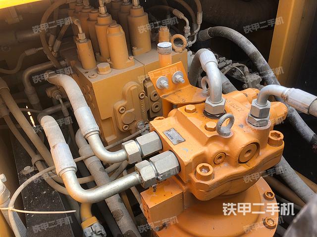 回转马达和主控阀（整机外观）