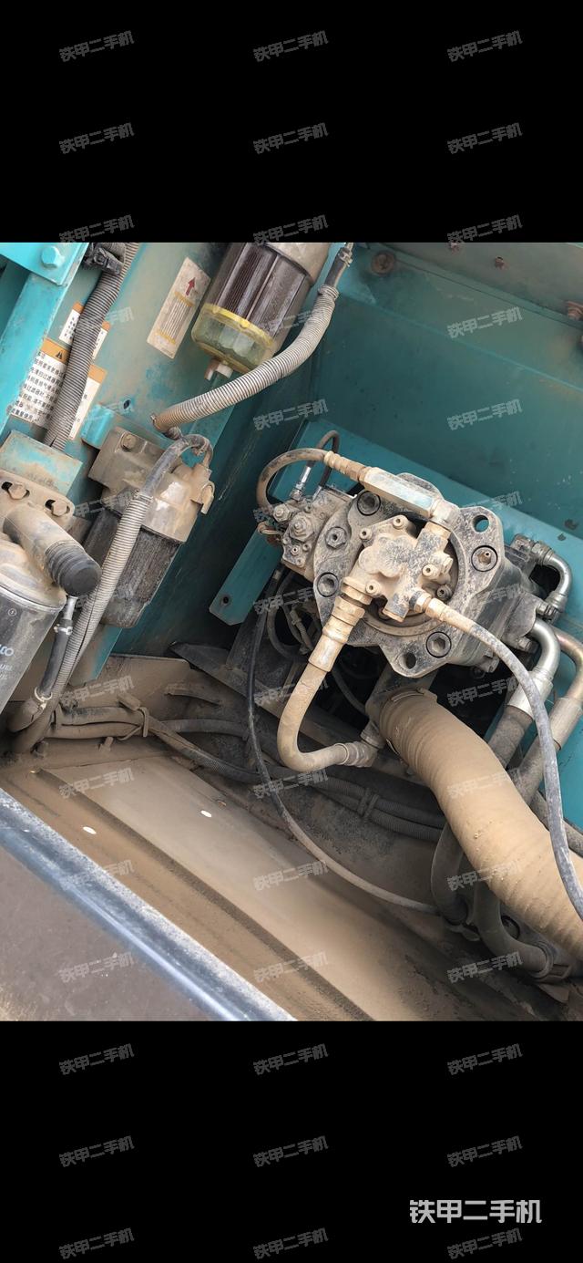 液压泵舱室正面整体（整机外观）