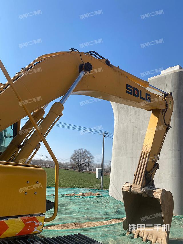 驾驶室顶部（整机外观）