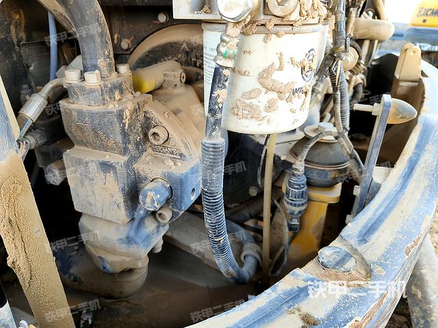 液压泵舱室正面整体（整机外观）