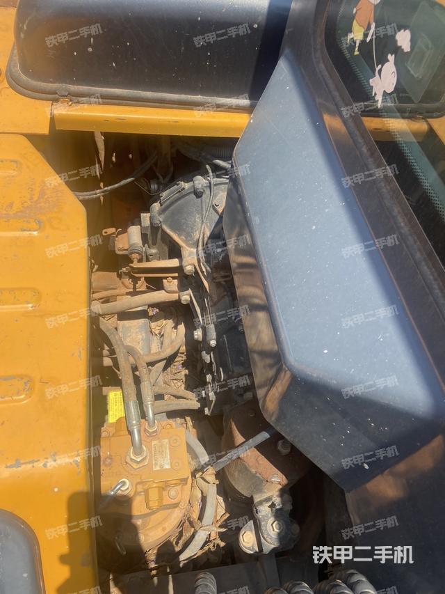 回转马达和主控阀（整机外观）